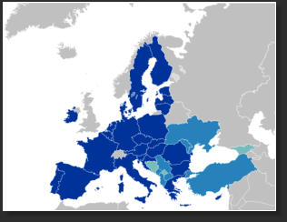 Die Mitgliedsstaaten der Europäischen Union (dunkelblau), offizielle Beitrittskandidaten (hellblau), potentielle Beitrittskandidaten (türkis) [Von Kolja21 - EU27-candidate countries map.svg von Kolja21, CC0, https://commons.wikimedia.org/w/index.php?curid